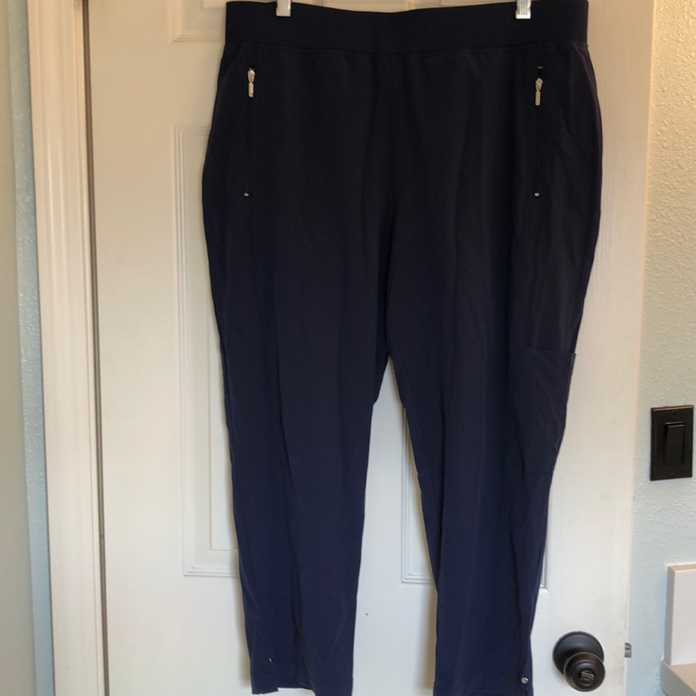 Chico’s Zenergy navy crop pant